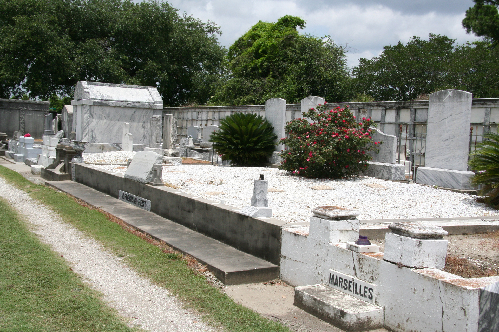 Ruhestätte der Familie Marseilles/The Marseilles Family Tomb